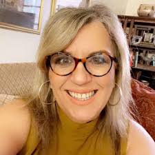 The very best way to start dinner: hot scones with honey butter 😍