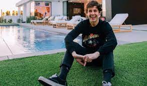 Последние твиты от david dobrik (@daviddobrik). David Dobrik Shows Off New 9 5 Million Mansion Unveils Video Version Of Views Podcast Tubefilter