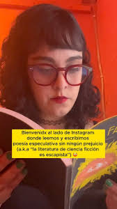 ALIENTO —¿Y por qué lloras tanto? —Porque murió mi abuelo… —¿Lo extrañas?  —No… —Entonces, ¿por qué lloras? —Es que me está respirando justo en el  oído izquierdo. #literatura #literaturavisual #literaturaoscura  #elombligodelcosmos