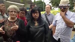 Padahal, mantan istrinya sekaligus ibunda yana zein, swetlana zein, telah berencana memakamkan putrinya secara kristen di tpu kampung kandang, jakarta selatan. Kedua Orang Tua Mendiang Yana Zein Ribut Di Rumah Duka Kumparan Com