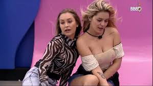 BBB21: Viih Tube e Carla Diaz foram flagradas pagando peitinho e mostrando  a bunda - Porno Carioca