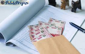 Nah, momen ini pun dimanfaatkan oleh sepasang muda mudi untuk berfoto di dalam krl. Daftar Gaji Pramugari Kereta Api Indonesia Terbaru 2021 Pilihprofesi