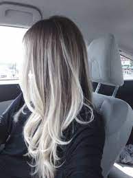 Des nuances de blond plus chaudes qui se rapprochent au maximum de la couleur de base. Le Blond Platine Trucs Et Astuces Pour Savoir Si C Est Votre Couleur