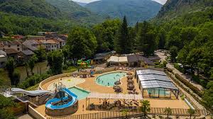 Grands emplacements avec vue imprenable. Camping Des Grottes Campings Mobil Homes A Alliat Guide Toulouse Pyrenees