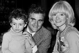 Proprio in questo paese la coppia si è unita in matrimonio, precisamente nella città di. Rita Pavone E Teddy Reno Come Erano E Come Sono