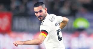 Kariyer sayfasında i̇lkay gündoğan isimli futbolcunun sezon bazında takımının yer almış olduğu turnuvalardaki maç, gol, asist, sarı kart, kırmızı kart, oyuna girme, oyundan alınma, ilk onbirde oynadığı maç sayılarına ve aldığı süreye ulaşabilirsiniz. Ilkay Gundogan A Irkci Saldiri Son Dakika Spor Haberleri