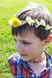 How to Make a Daisy Flower Crown with Real Flowers