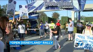 Disneyland employees, fans rally outside theme park to protest monthslong  closure - ABC7 Los Angeles
