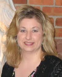 Jenny Elias's Instagram, Twitter & Facebook