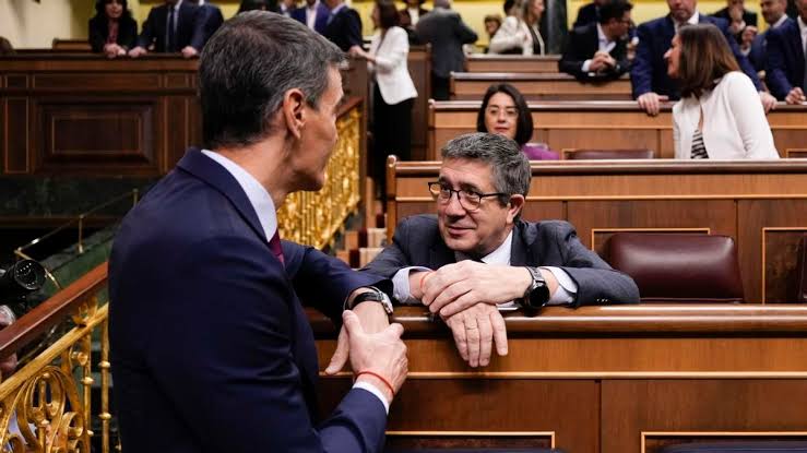 La izquierda entra en la fase de "esto es una mierda" con el caso Zapatero  | video 2