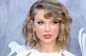 Diam-diam Taylor Swift Pacaran dengan Bintang American Football Travis  Kelce