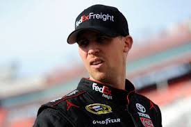Kasey kahne claimed his first pole position for hendrick motorsports by setting the pace in qualifying for sunday's nascar sprint cup race at las vegas. Nascar Bristol 2014 Qualifying Results Denny Hamlin Unseats Team Penske Wins Bristol Pole Sbnation Com