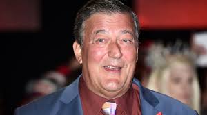 Stephen Fry trouwt met 27-jarige Elliott