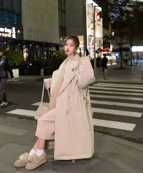 这个部分，可以视作孙一宁的互联网故事里的【第三世】。 花开两朵，各表一枝。 那边孙一宁一直在被王思聪纠缠，那边自己正经营得红红火火的网红新生活也出事了。 原来，除了老网友扒出来的黑历史，她也被部分新网友发现了一些私生活的端倪。 有人在部分平台的. Q Fnlgwisk3gam