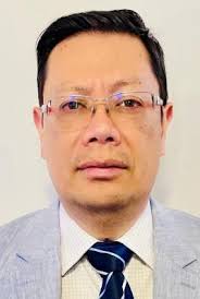 FORMACIÓN ACADÉMICA Y PUBLICACIONES