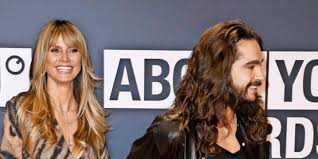 See search results for this author. Carolin Kebekus Mir Scheissegal Wo Heidi Klum Heiratet