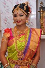 Traditional Tamil Iyengar Hairstyles Aka Andal Kondai We Spotted Brides In Shaadisaga In 2021 Bride Hairstyles Hair Styles Hair Makeup