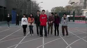 那么，吴谢宇杀害至亲，是不是和母亲的关系非常差呢？ 绝非如此，至少看起来是这样。 在邻居眼里，吴谢宇反而是极为孝顺母亲的代表。在大学期间，他几乎每晚都与母亲通电话。而吴谢宇早先在人人网上转发一张图片，图片中央的英文字母是：love u mom。 åŒ—å¤§å­¦éœ¸å´è°¢å®‡å¼'æ¯çœŸå®žåŽŸå› å´è°¢å®‡å¼'æ¯æ¡ˆæœ€æ–°è¿›å±•å´è°¢å®‡æ‰¿è®¤å¼'æ¯è‡ªè¿°æ€æ¯è—å°¸ä½œæ¡ˆå…¨è¿‡ç¨‹ æ¾³é—¨æ–°è'¡8455æœ€æ–°ç½'ç«™