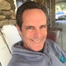 Darrell Lavin's Instagram, Twitter & Facebook