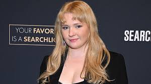 Abigail Breslin Backs Blake Lively, Shares Her Own Harassment Story With Aaron  Eckhart