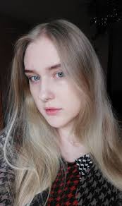 Greetings from Russia! [F21] : r/selfie