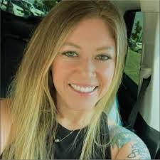 Danielle Schacht's Instagram, Twitter & Facebook