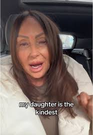 Lisa Daidone's Instagram, Twitter & Facebook