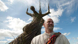 Director robin hardy's reimagining of his eerie 1973 film, the wicker man. The Wicker Tree Film 2011 Moviepilot De