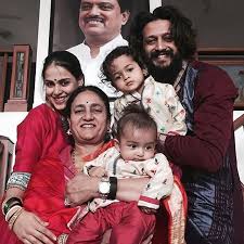 Admittedly it also brings with it some wonder about how different we looked then from what we look as adults. 650 Bollywood Families Celebrity Families Ideas Bollywood Celebrity Families Bollywood Stars