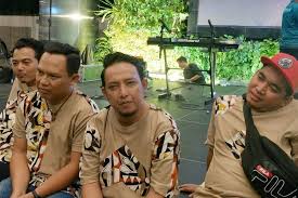 Download lagu gratis mudah, cepat, nyaman. Wali Band Rilis Lagu Terbaru Lamar Aku Musikae