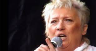 Des cités ouvrières aux salles de spectacle, une vie en chansons