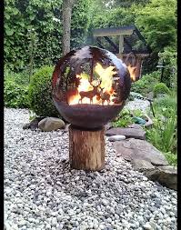 Einzigartige Hand Gefertigte Feuerkugeln Jede Kugel Ist Ein Unikat Durch Eine Zusatzliche Feuer Schale Ist Si Feuerschalen Garten Feuerkugel Haus Und Garten