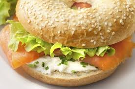 Recette Bagel De Saumon Fume Et Oeufs Brouilles 750g Bagel Recette Recettes De Cuisine Recette