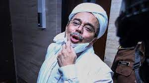Habib rizieq shihab diperiksa petugas saat berkunjung ke lapas nusakambangan menjenguk abu bakar ba'asyir pada. Fvspzyys Cacwm