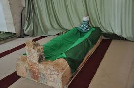 Khalifah menitikberatkan penghayatan agama di kalangan rakyatnya yang telah lalai dengan kemewahan dunia. Grave Of Umar Ibn Abdul Aziz Khalifah From Bani Umayyah Bean Bag Chair Home Furniture