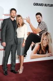 Mrs brown (also theatrically released as her majesty, mrs brown) is a 1997 british drama film starring judi dench, billy connolly, geoffrey palmer, antony sher, and gerard butler in his film debut. Jennifer Aniston Und Gerard Butler In Berlin Stuttgarter Nachrichten