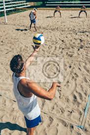 Beach volleyball is a team sport played by two teams of two players on a sand court divided by a net. Beach Volleyball Spieler Um Den Ball Zu Dienen Fototapete Fototapeten Leistungssport Sport Team Beach Volleyball Myloview De