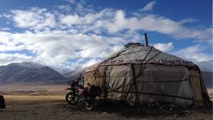 Pamir highway road trip goes over passes at 4000 meters. Das Leben Der Pamir Kirgisen In Afghanistan