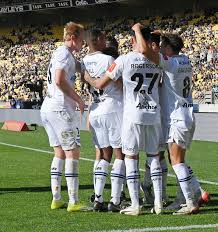 Auckland FC v Wellington Phoenix: Auckland make it four after goalie howler