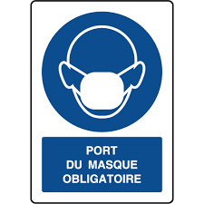 Par arrêté municipal, depuis le 28 juillet, le port du masque est obligatoire sur tous les marchés, manifestations et brocantes de la ville de gourdon, pendant sont notamment concernés les espaces accueillant les marchés de plein air ainsi que les marchés à la brocante, les marchés nocturnes et les. Panneau Vertical Port Du Masque Obligatoire