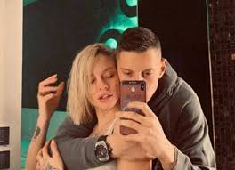 Si sarebbero detti addio la biondina de le donatella giulia provvedi e il portiere dell'atalanta pierluigi gollini. Giulia Provvedi E Pierluigi Gollini Si Sono Lasciati Di Nuovo