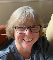 H E L L O, friends. Cooler weather doesn't always mean cooler color tones,  but I'm ready to help transition you into whatever phase you + your hair  are feeling. 😉 Message