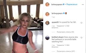 Well … after eating some chocolate 🍫🥚 i decided to put this little white ensemble on 💁🏼‍♀️ !!! Ty V Poryadke Bro Britni Spirs Napugala Fanatov Strannym Video