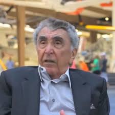 E. Duke Vincent, le producteur de Charmed et Beverly Hills, est mort à 91  ans