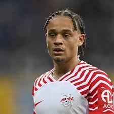 뮌뉴스 🚨🚨사비 시몬스, 라이프치히 잔류 가능성 높아져... 바이에른 대기 중 📌빌트지에 따르면, 사비 시몬스는 바이에른 뮌헨보다  RB 라이프치히에 잔류할 가능성이 더 높다. 📌그러나 라이프치히는 PSG와의 협상이 필요하다. 📌PSG는 이번 여름에 시몬스를  판매하지