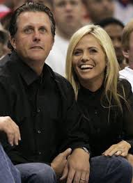 Amy mickelson can be seen at many pro golfing events as she is the wife of pga pro phil mickelson. Golf Wife Ill Lefty Is Leaving Tourney The Salt Lake Tribune