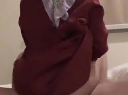 Aku yang didalam ruang keluarga mendengar percakapannya, aku terkejut setelah yang datang adalah randi sang polisi muda yang tampan, tegap dan tinggi. Tudung Xnxx Videos