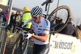 C'est forcément l'artère iliaque externe qui couine… Mathieu Van Der Poel Tom Pidcock M A Vraiment Impressionne Aujourd Hui Be Celt