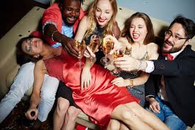 Перевод слова drunk, американское и британское произношение, транскрипция, словосочетания, однокоренные слова, примеры использования. Booze Brings Out The Real You 7 Drunk Personality Types