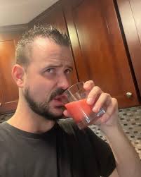 Hellooooooooo. I have an ancestor that invented a certain melon AND I'm  related to, honestly, Honest Abe. This is a watermelon slushy. FOOD FOR  THOUGHT. 😂😂😂👨🏻👨🏻👨🏻